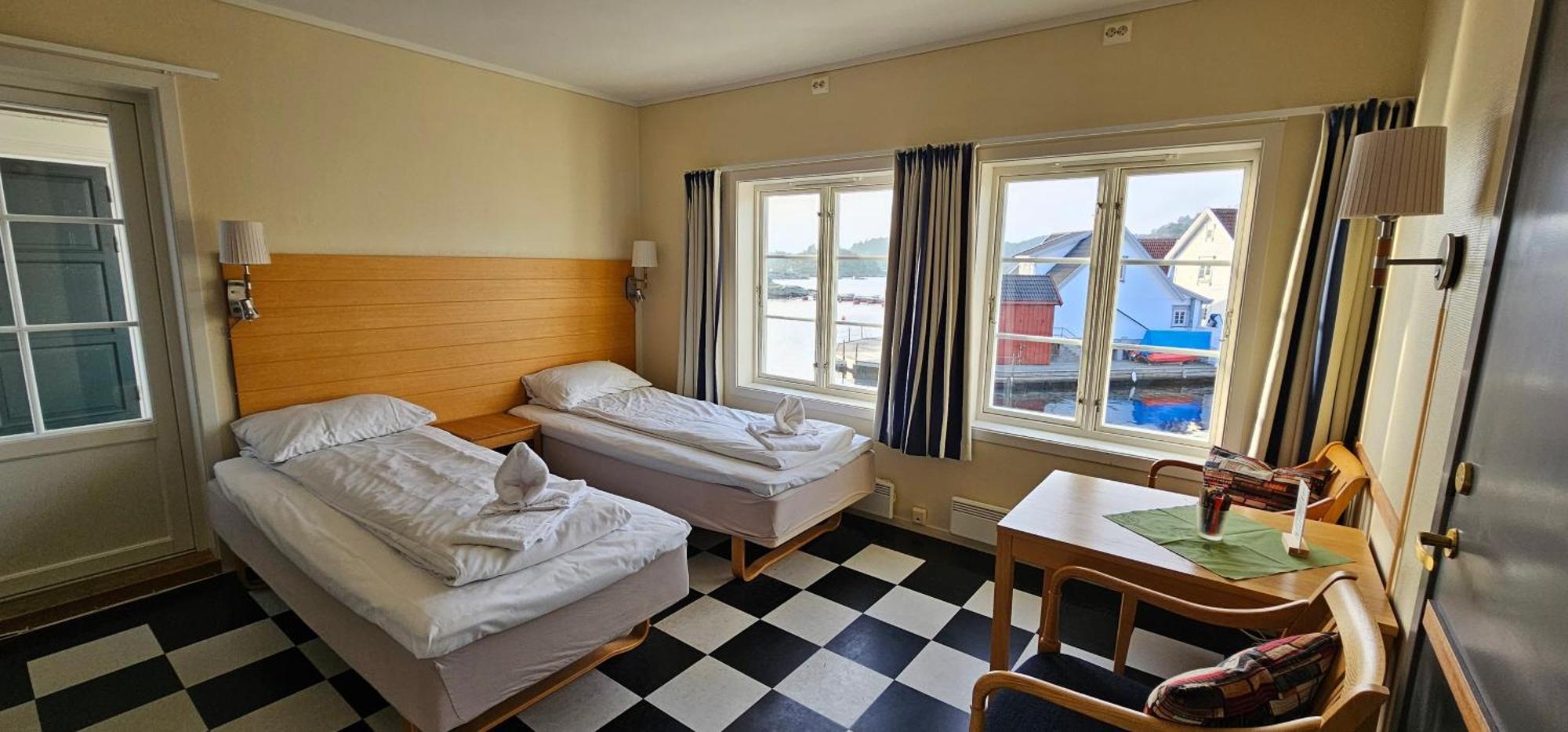 Hotel Lyngorporten Gjeving Exterior foto